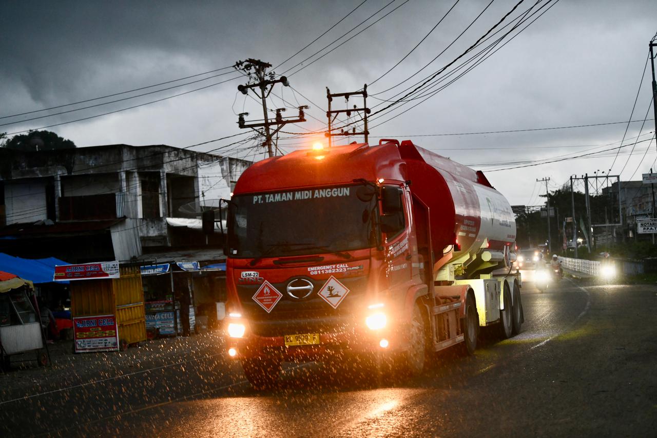Cerita Relawan Pertamina Menembus Akses Terputus dan Gelap Gulita